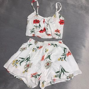 Hollister 2 Piece Floral Outfit